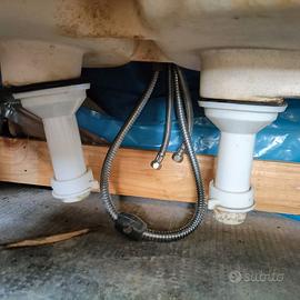 Lavandino cucina con rubinetto