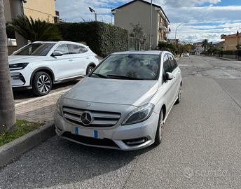 Mercedes-benz B 200 Premium