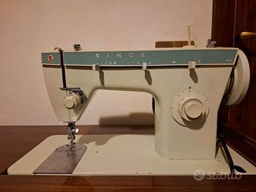 Macchina da cucire vintage Singer modello 258