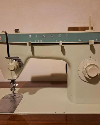 Macchina da cucire vintage Singer modello 258