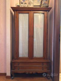 Mobile vetrinetta con riporti radica e 2 cassetti