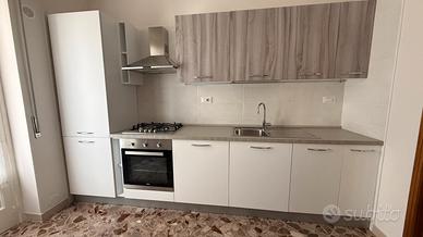 Cucina completa di elettrodomestici Beko - 330cm