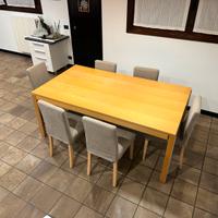 Tavolo in legno allungabile  + 6 sedie