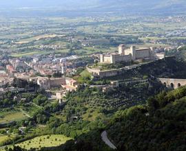 Locale commerciale in centro storico a Spoleto