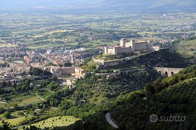 Locale commerciale in centro storico a Spoleto