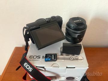 CANON EOS M200