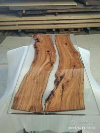 piano scrivania in ulivo e resina trasparente 