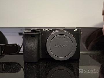 Sony a6400 (solo corpo) + Borsa e Accessori