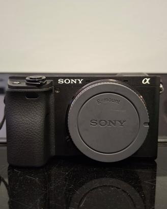 Sony a6400 (solo corpo) + Borsa e Accessori