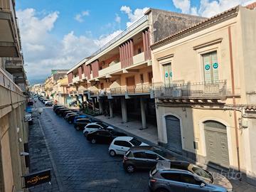 Giarre(C.so Italia) amatoriale palazzetto d'epoca