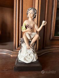 Statuetta in ceramica vintage.