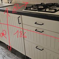 Cucina in buone condizioni.  Zona Piazza Tuscolo 