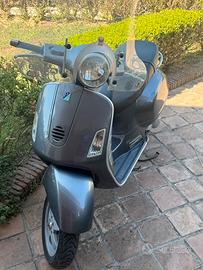 Vespa granturismo 200L