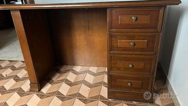 Scrivania in legno alta 78 prof 62 , lunga 118