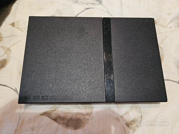PlayStation 2 Slim + 2 Controller + 2 Giochi 