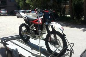 Carrello portamoto Umbria Rimorchi - frenato