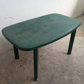 tavolo in resina verde 