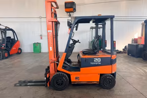 CARRELLO ELEVATORE MULETTO ELETTRICO TOYOTA 20 QUI