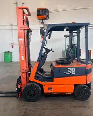 CARRELLO ELEVATORE MULETTO ELETTRICO TOYOTA 20 QUI
