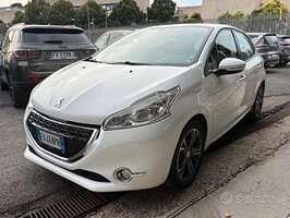 Peugeot 208 PureTech 82 5 porte Allure