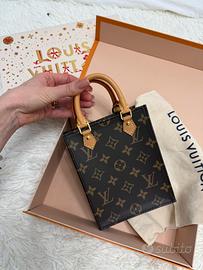 Petit sac plat louis vuitton