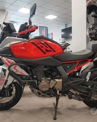 Qj Motor SRT 600 SX + Bauletto Omaggio