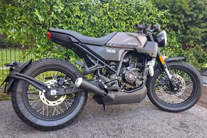 BRIXTON CROSSFIRE 125cc MOT.A LIQUIDO