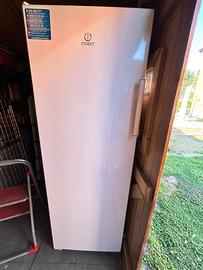 Congelatore verticale Indesit