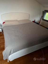 Letto imbottito con testiera