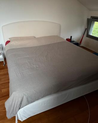 Letto imbottito con testiera