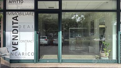Negozio visibile, parcheggio, comoda accessibilità