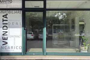 Negozio visibile, parcheggio, comoda accessibilità
