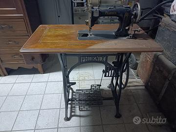 Macchina da cucire antica Phoenix