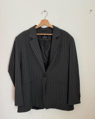 Blazer gessato con spalline Stradivarius EU 40