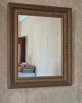 Specchio vintage con cornice in legno decorata