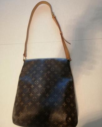 pattina con matricola all interno  louis vuitton 