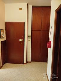 Privato affitta trilocale arredato