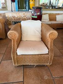 Poltrona in rattan naturale con cuscini