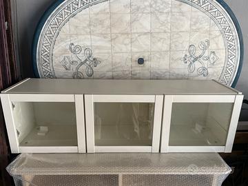 Pensile con ante in vetro