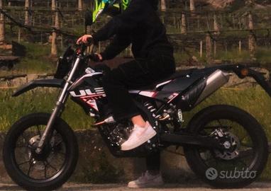 Rieju MRT 125 Motard LC raff ad Acqua