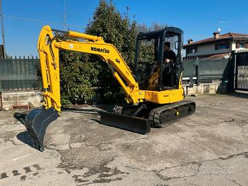 E221 - Escavatore 30 q Komatsu PC30