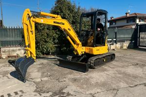 E221 - Escavatore 30 q Komatsu PC30