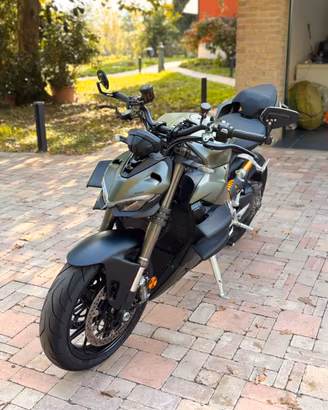 Ducati Streetfighter v2 green storm