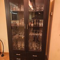 vetrina con cassetti completa di bicchieri 