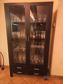 vetrina con cassetti completa di bicchieri 