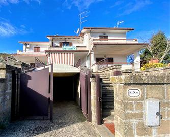 PORZIONE DI TRIFAMILIARE A VALENTANO