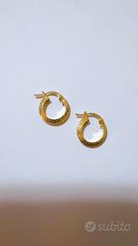 Orecchini cerchio con greche oro giallo 18kt 750