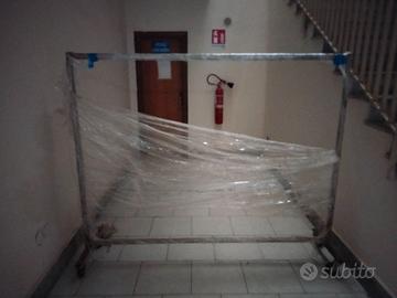 Stender appendiabiti rinforzato su ruote