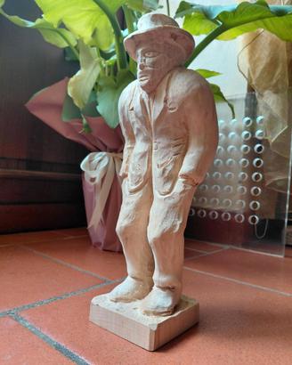 Gobbo portafortuna in legno intagliato