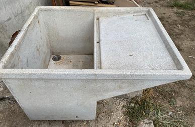Lavabo in cemento da esterno